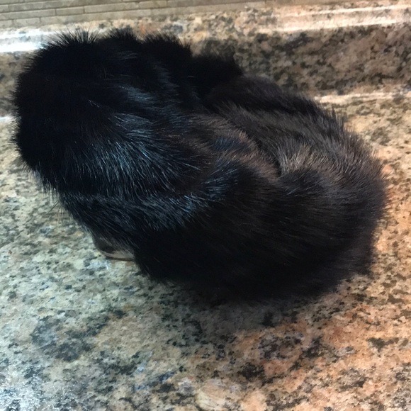 Accessories - Vintage mink pillbox hat.